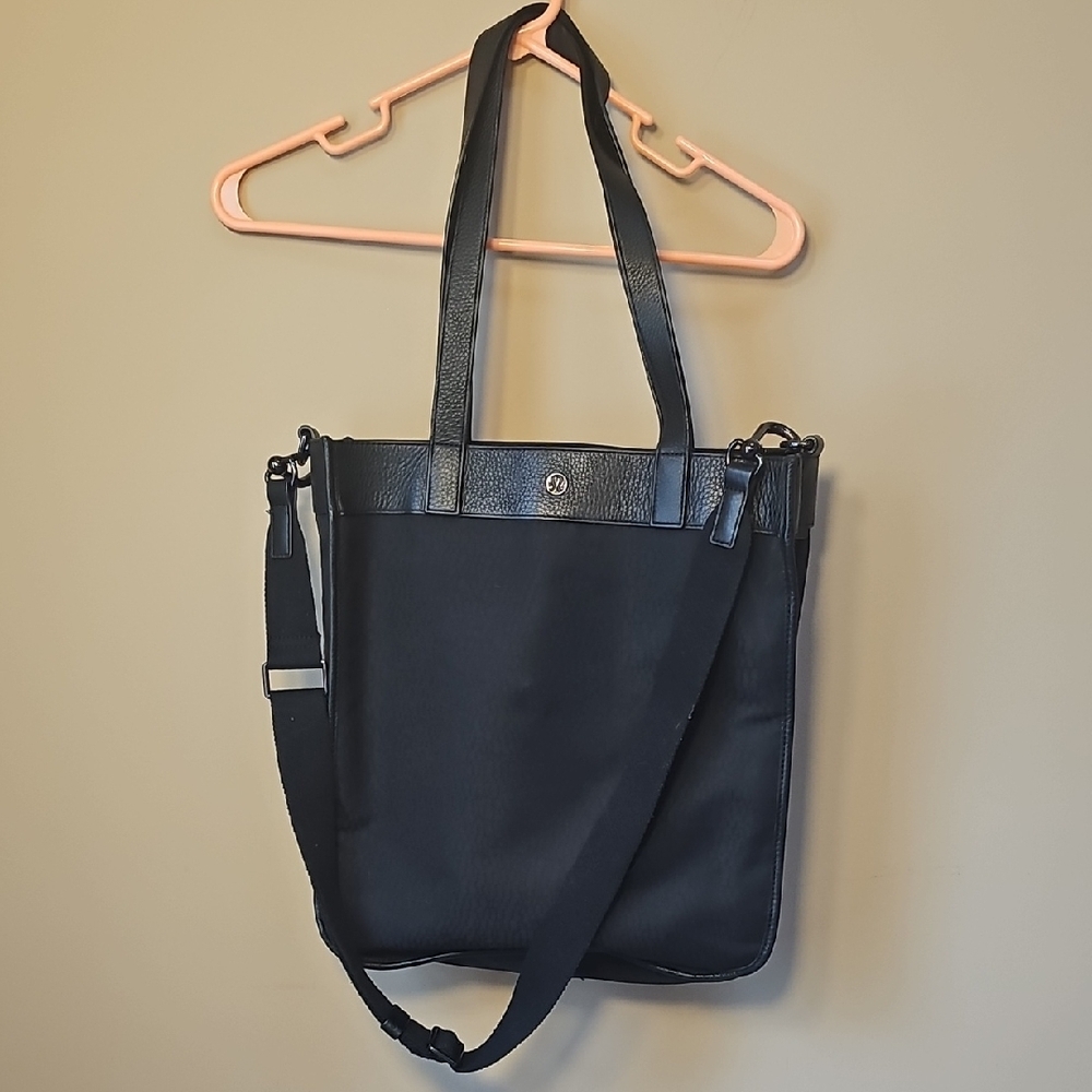 Lululemon Expandable Jacquard Leather Shoulder Straps & Trim Black Tote Bag